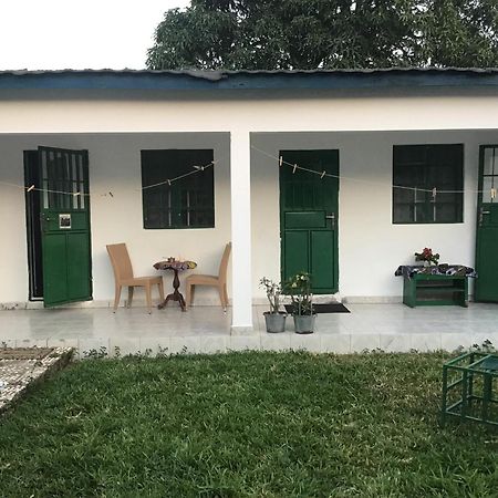 Anns Guesthouse Bakaugambia 外观 照片