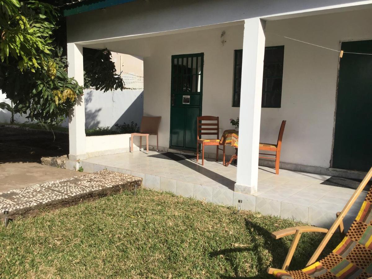 Anns Guesthouse Bakaugambia 外观 照片