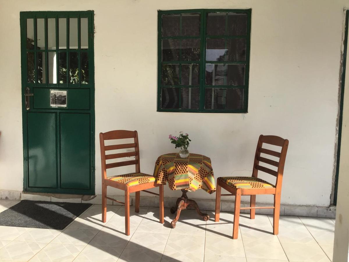 Anns Guesthouse Bakaugambia 外观 照片