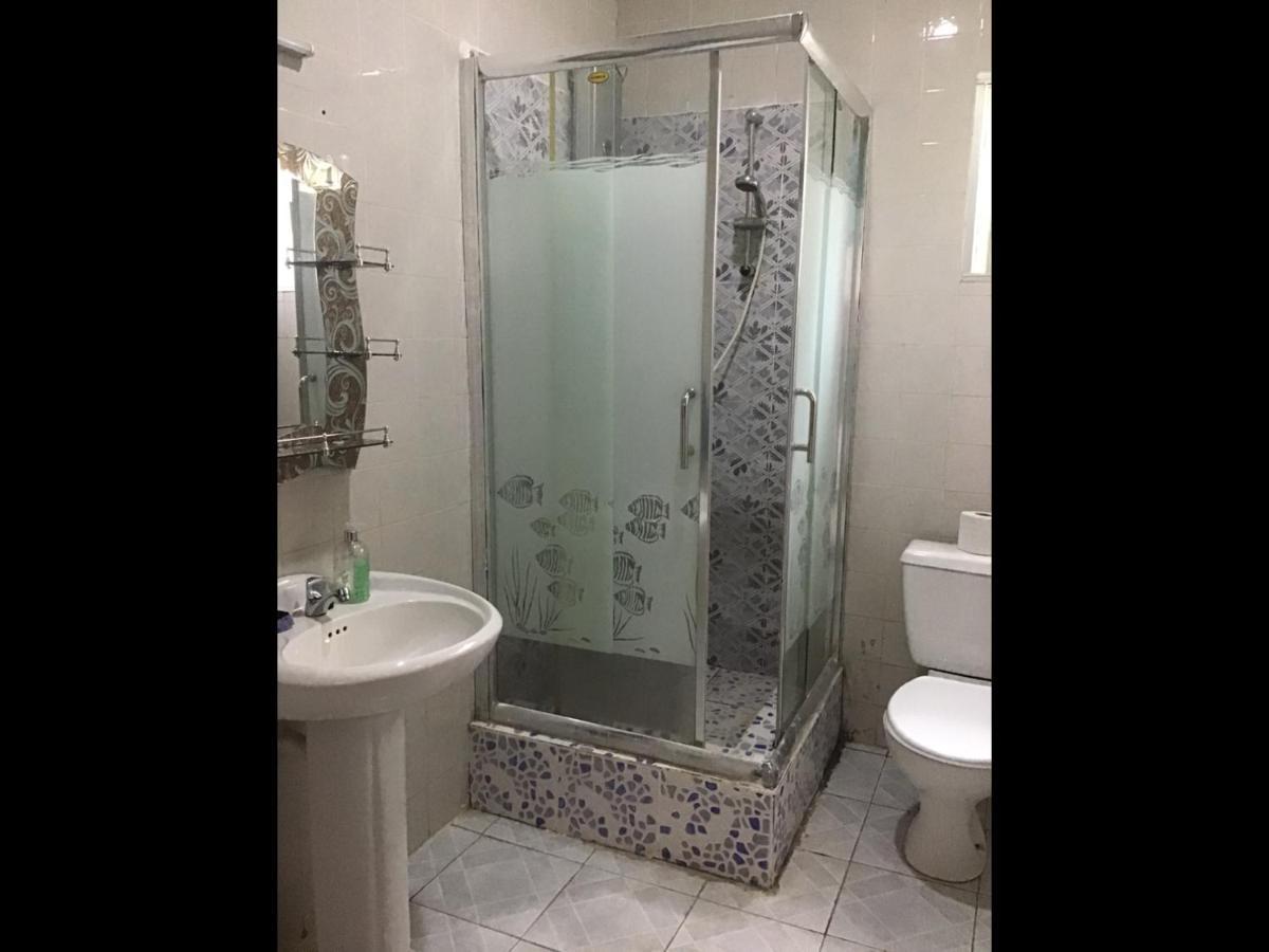 Anns Guesthouse Bakaugambia 外观 照片
