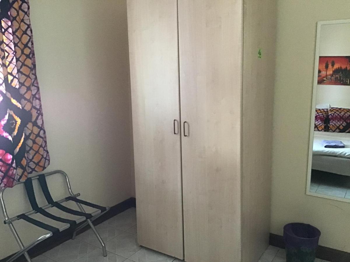 Anns Guesthouse Bakaugambia 外观 照片