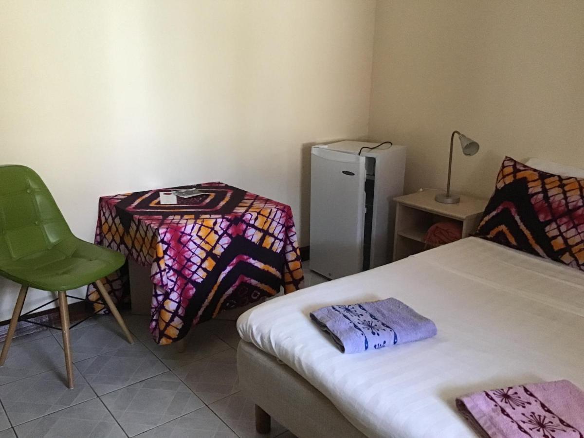 Anns Guesthouse Bakaugambia 外观 照片