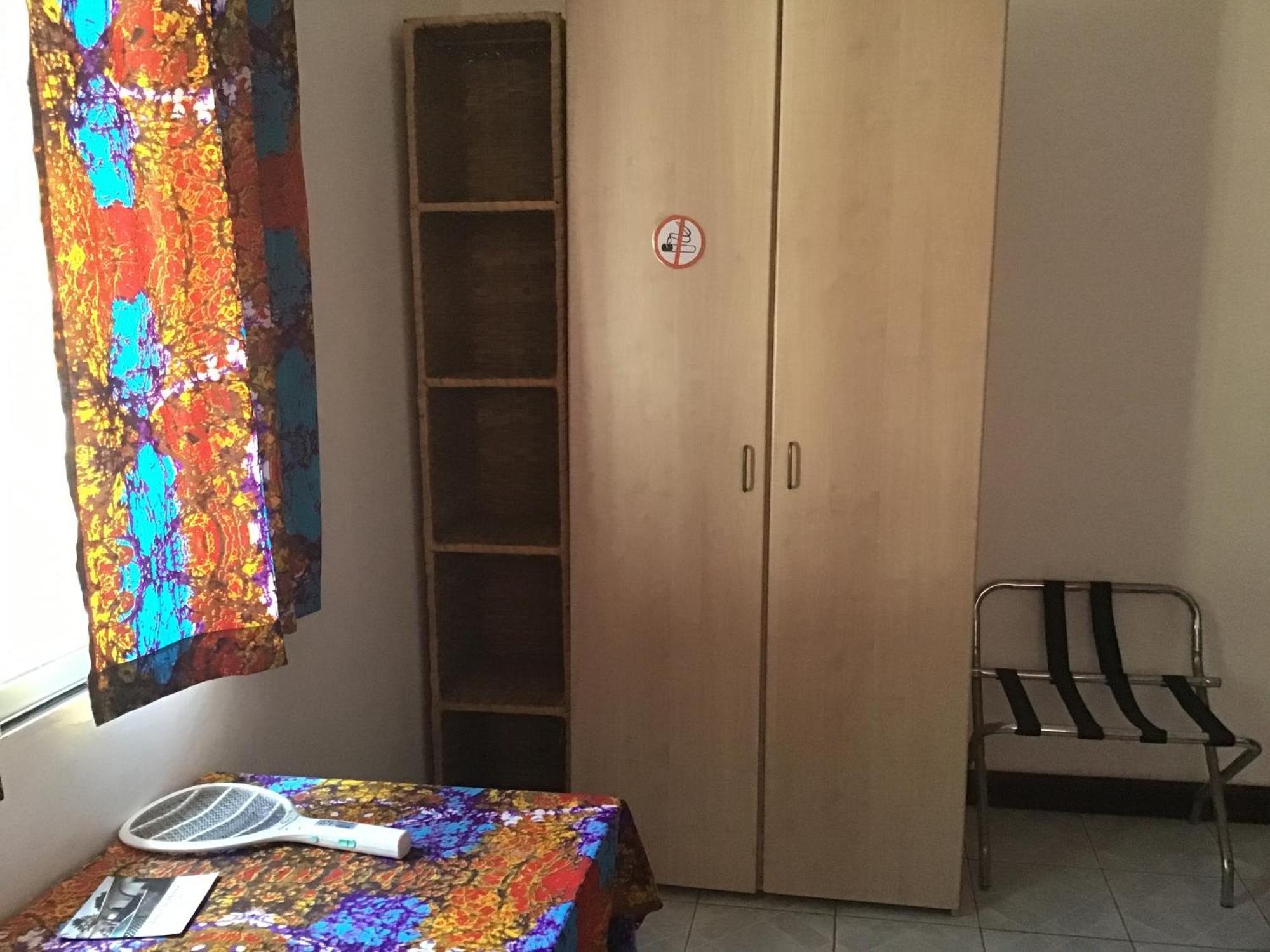 Anns Guesthouse Bakaugambia 外观 照片