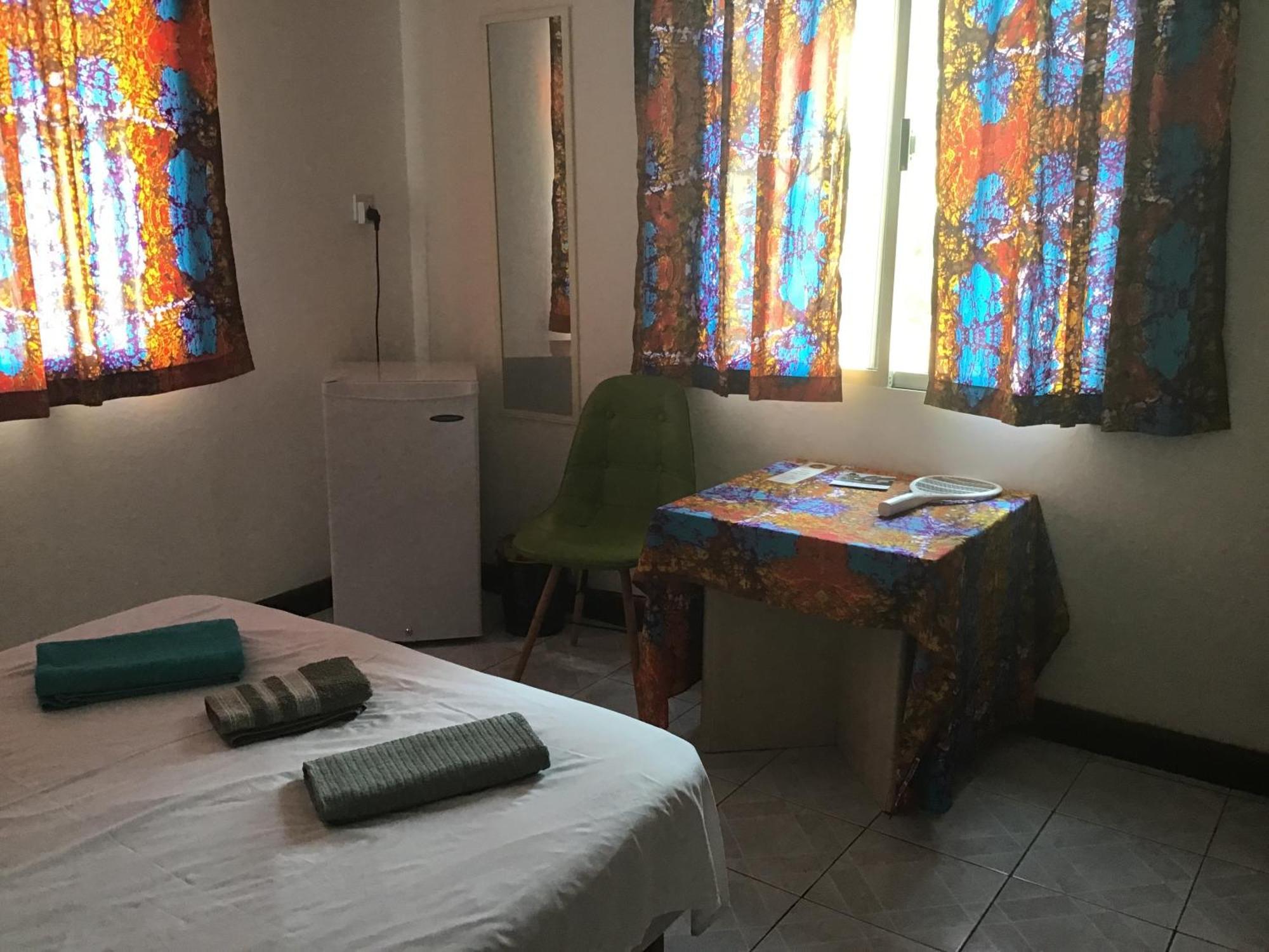 Anns Guesthouse Bakaugambia 外观 照片