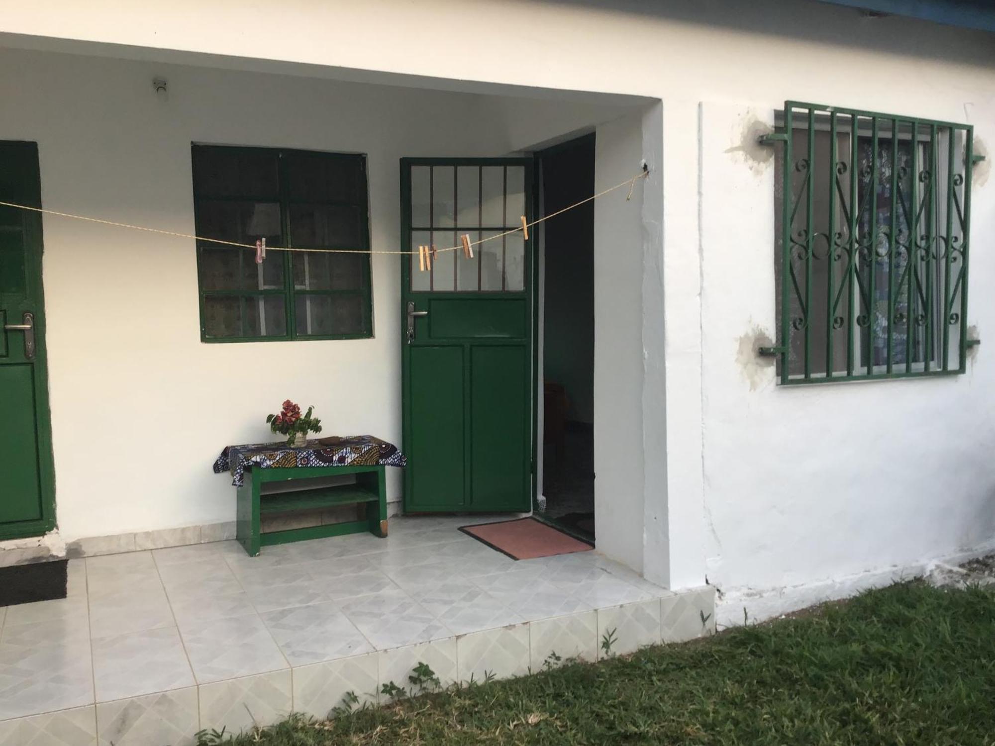 Anns Guesthouse Bakaugambia 外观 照片