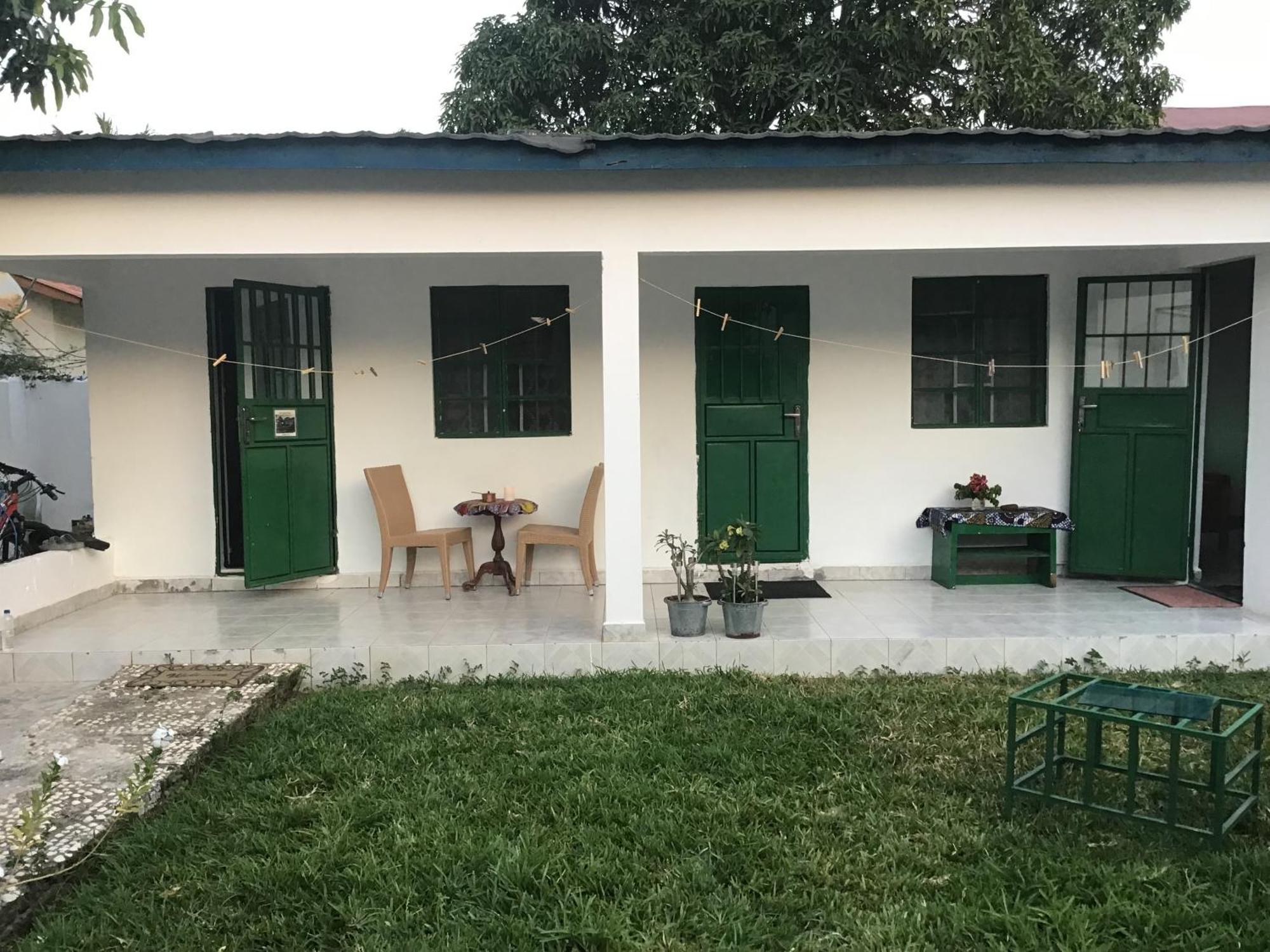 Anns Guesthouse Bakaugambia 外观 照片