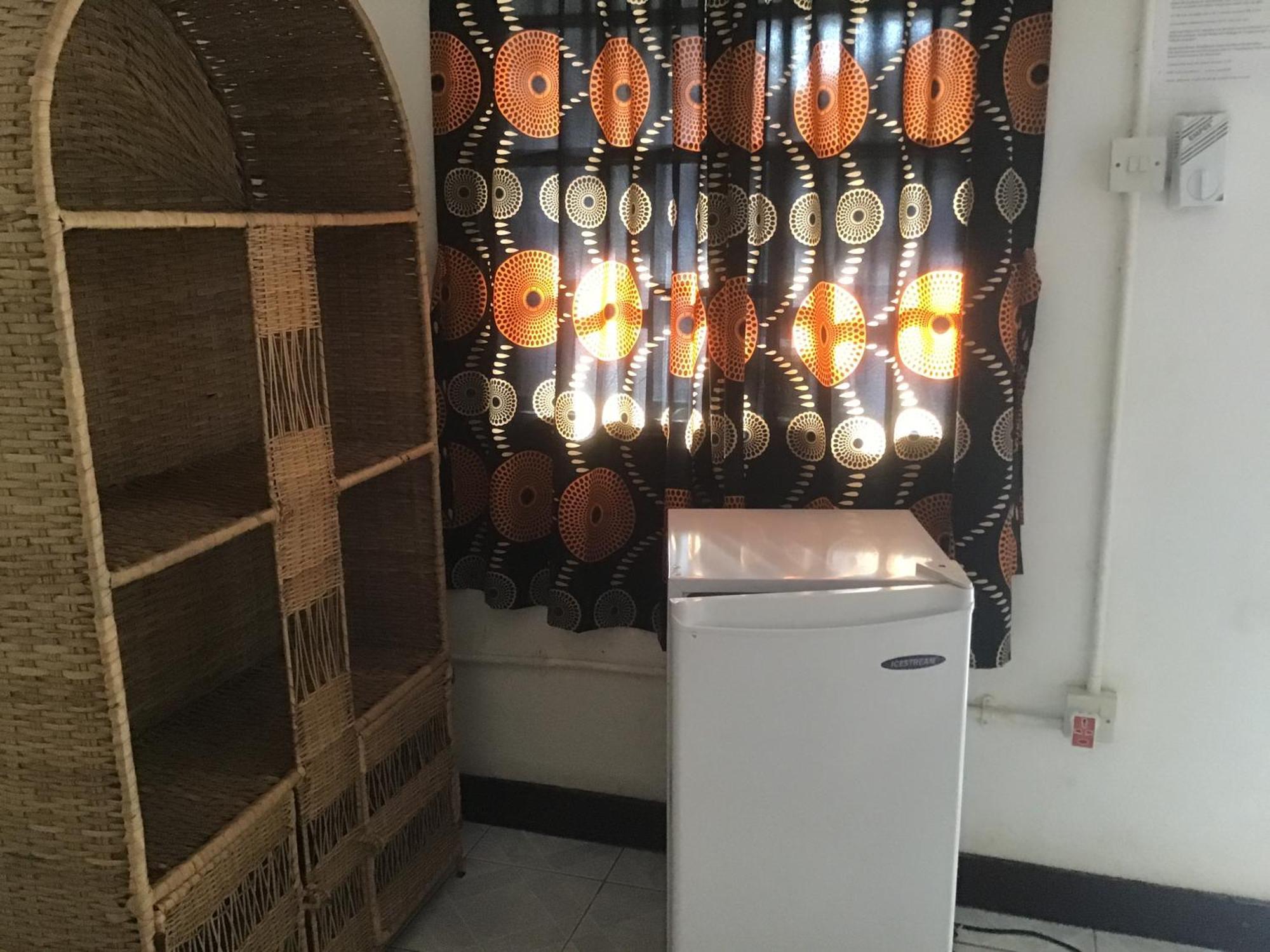 Anns Guesthouse Bakaugambia 外观 照片