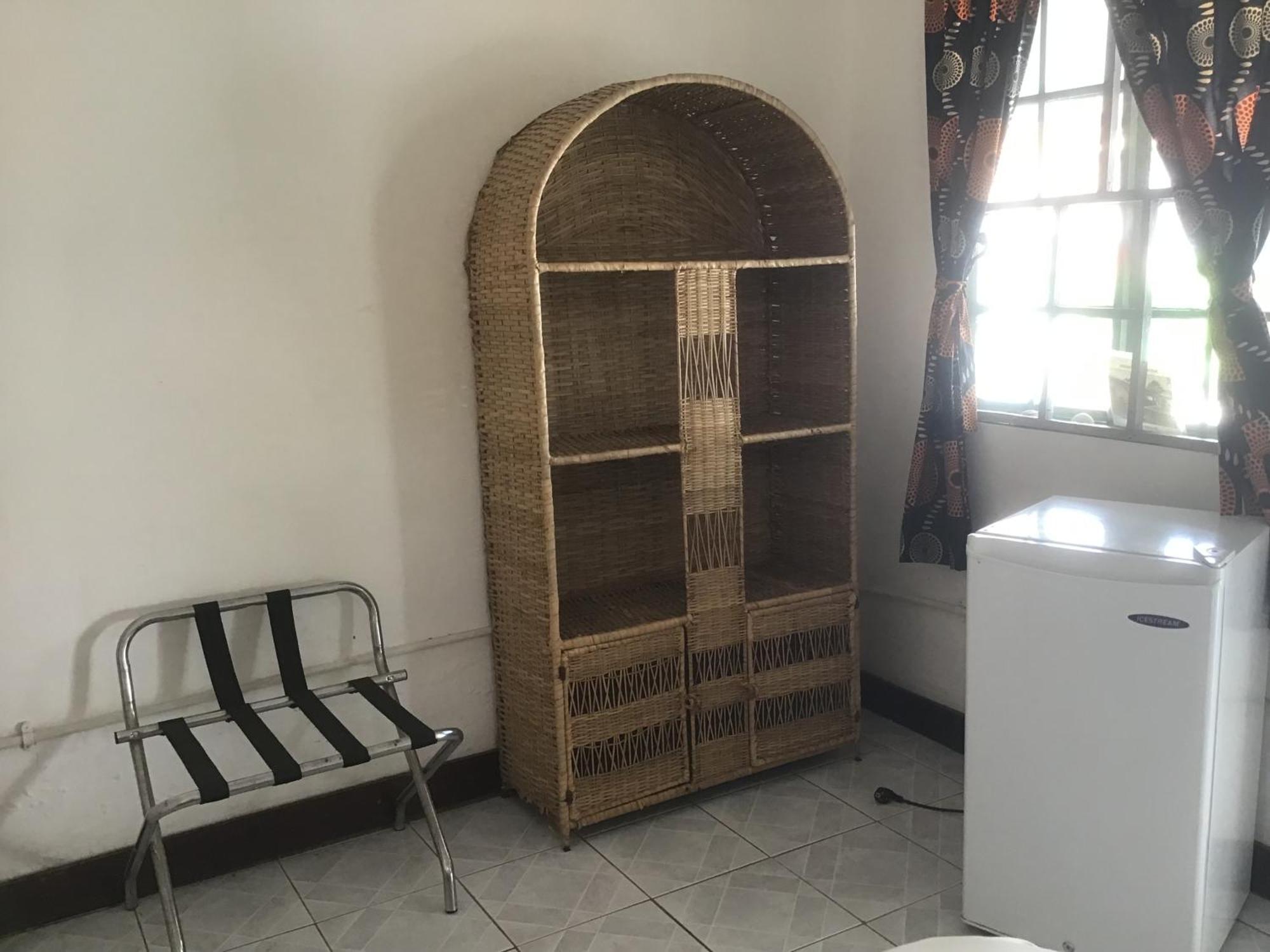 Anns Guesthouse Bakaugambia 外观 照片