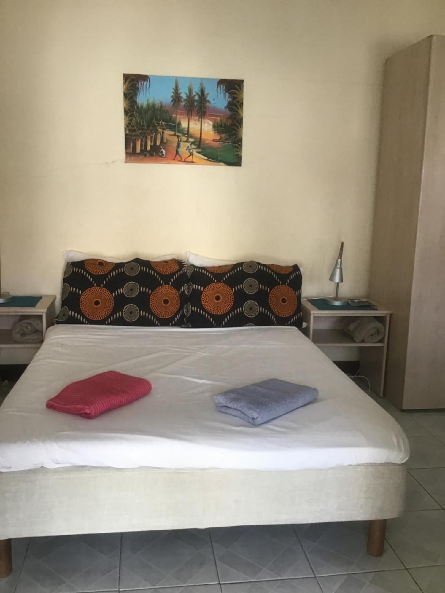 Anns Guesthouse Bakaugambia 外观 照片