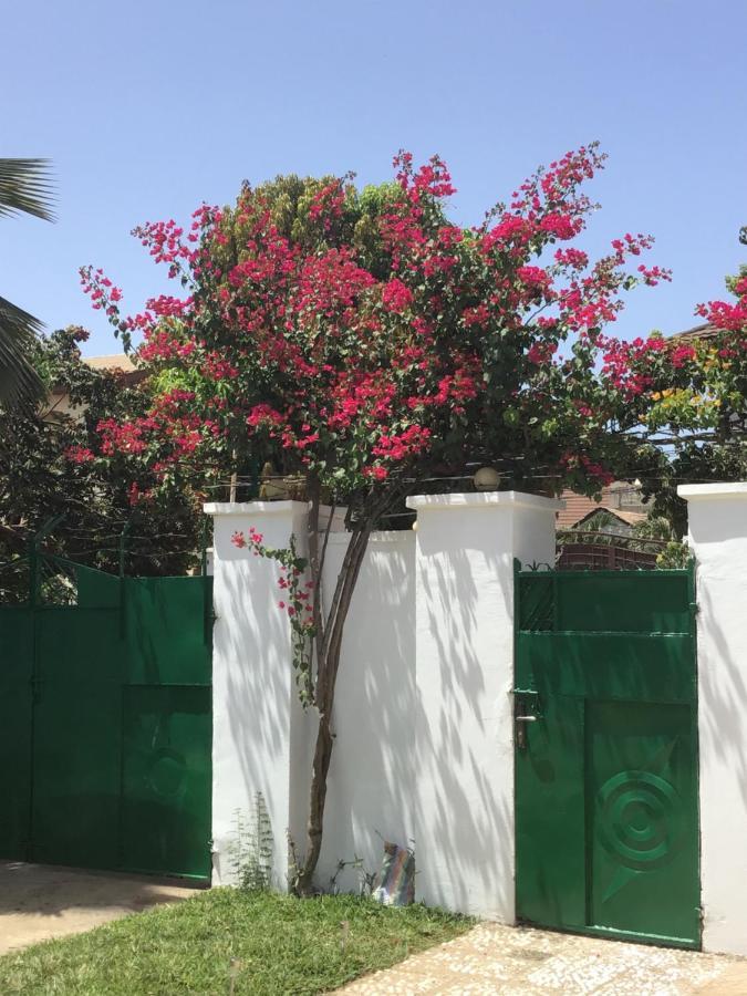 Anns Guesthouse Bakaugambia 外观 照片