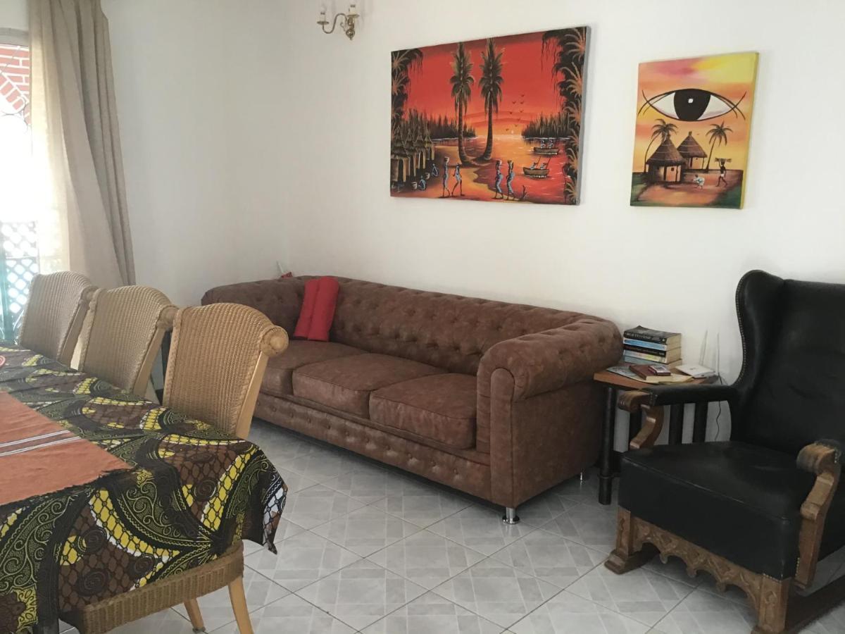 Anns Guesthouse Bakaugambia 外观 照片