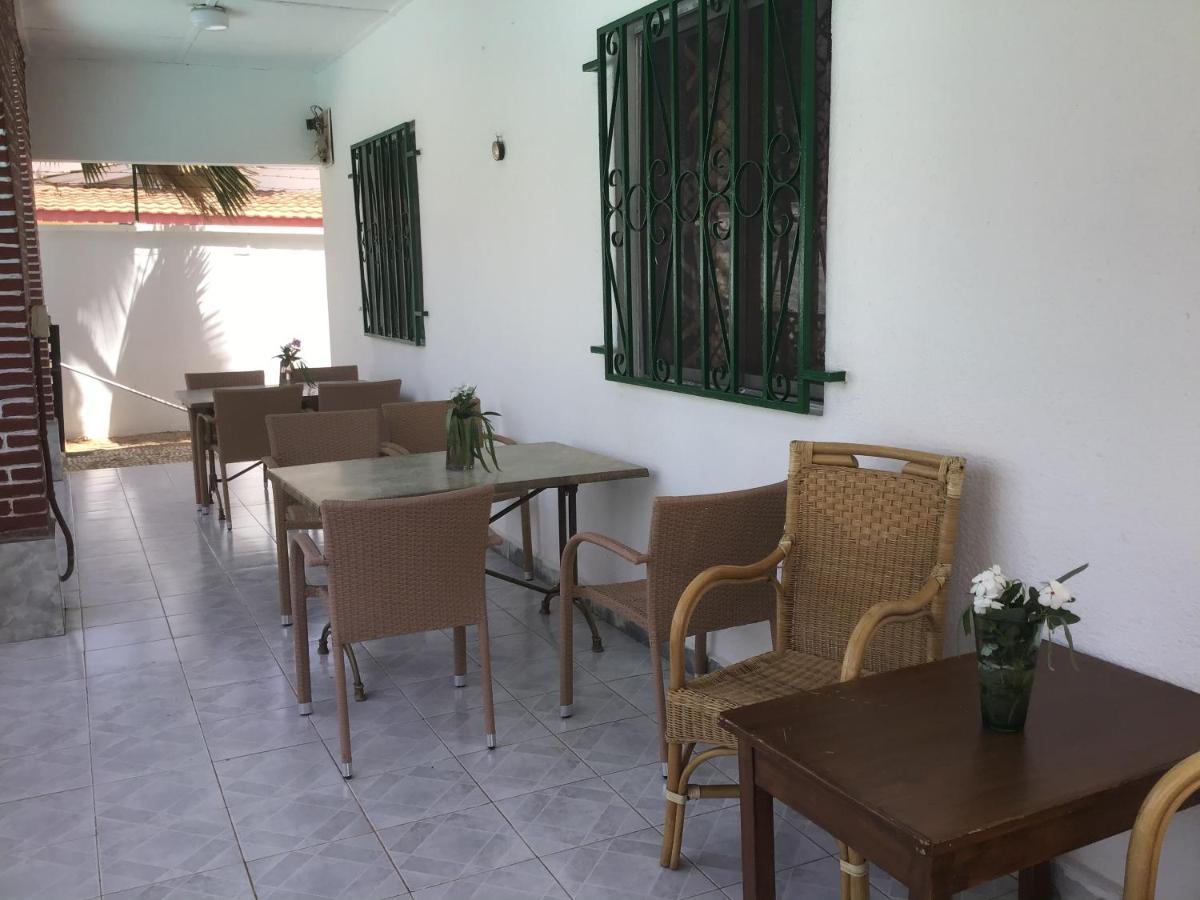 Anns Guesthouse Bakaugambia 外观 照片