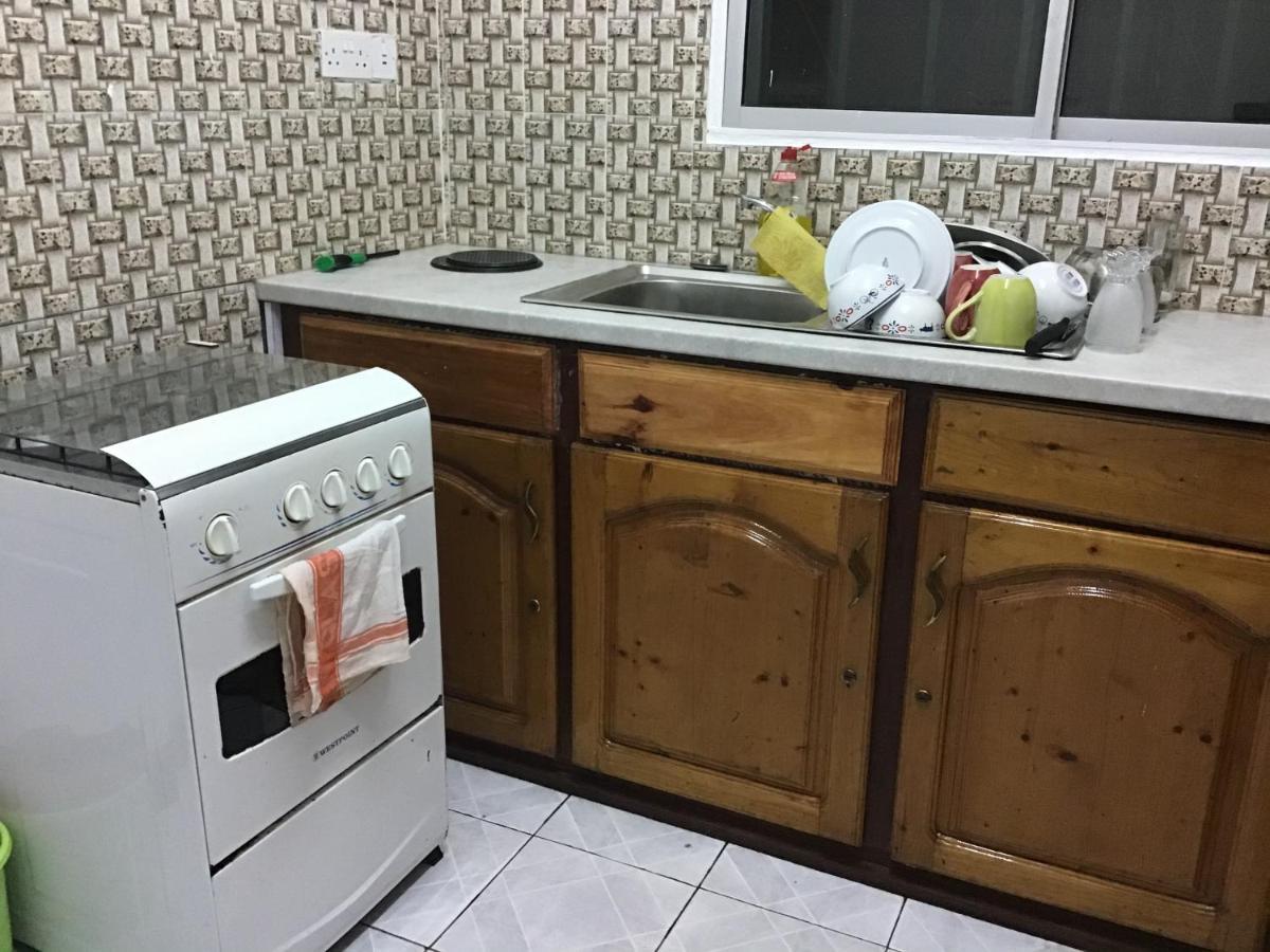 Anns Guesthouse Bakaugambia 外观 照片