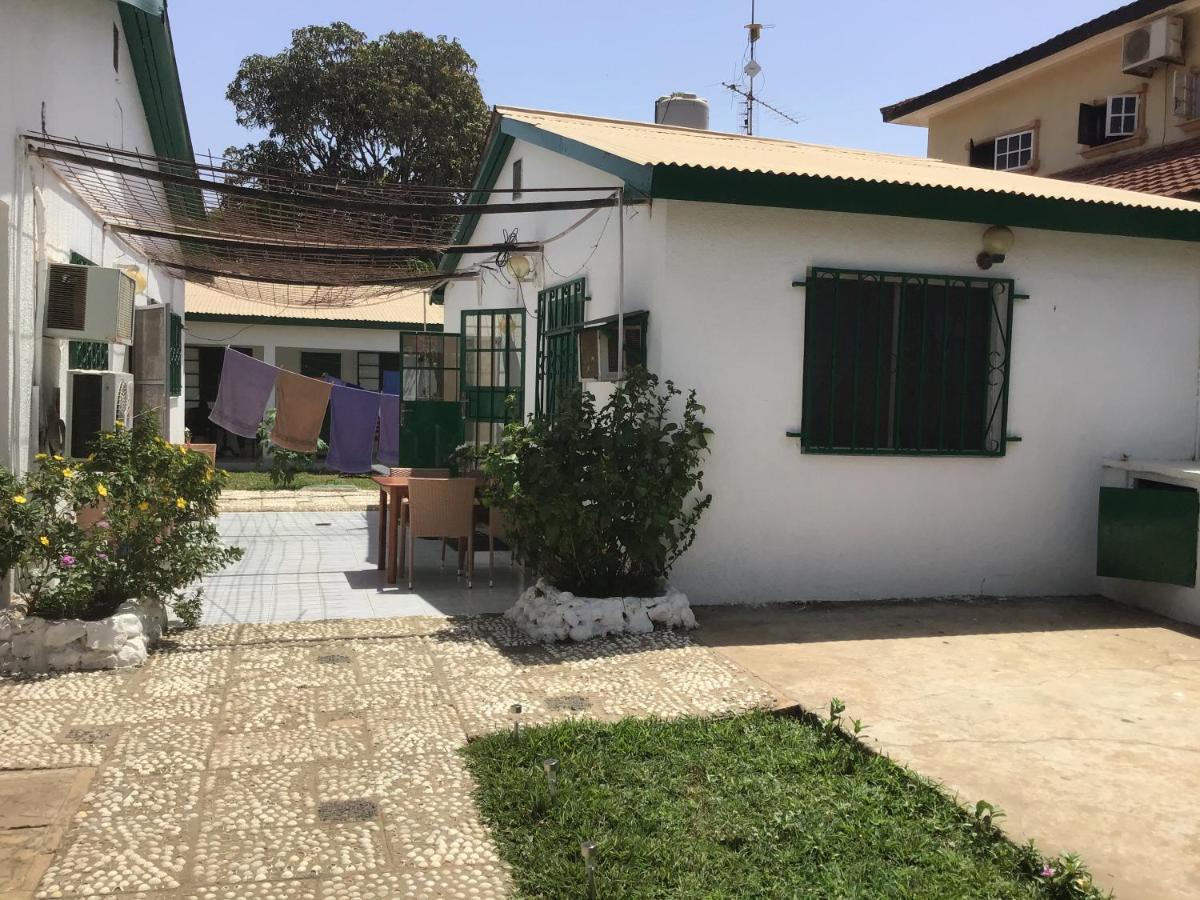 Anns Guesthouse Bakaugambia 外观 照片