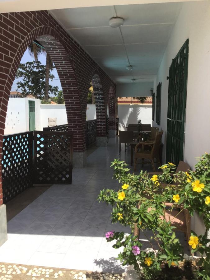 Anns Guesthouse Bakaugambia 外观 照片