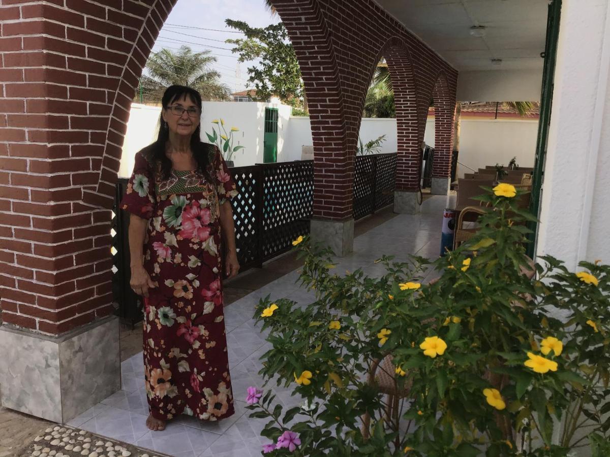 Anns Guesthouse Bakaugambia 外观 照片