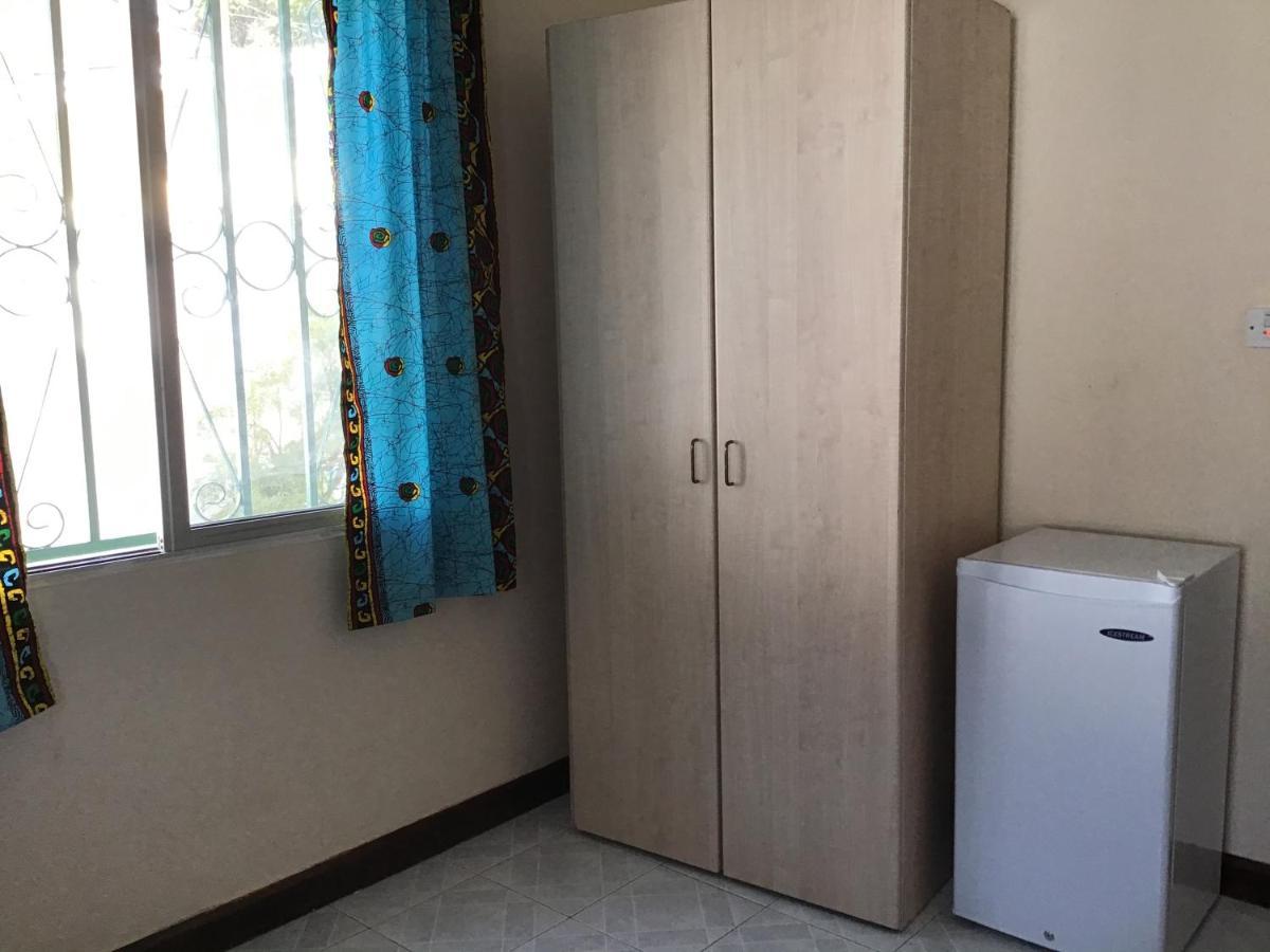 Anns Guesthouse Bakaugambia 外观 照片