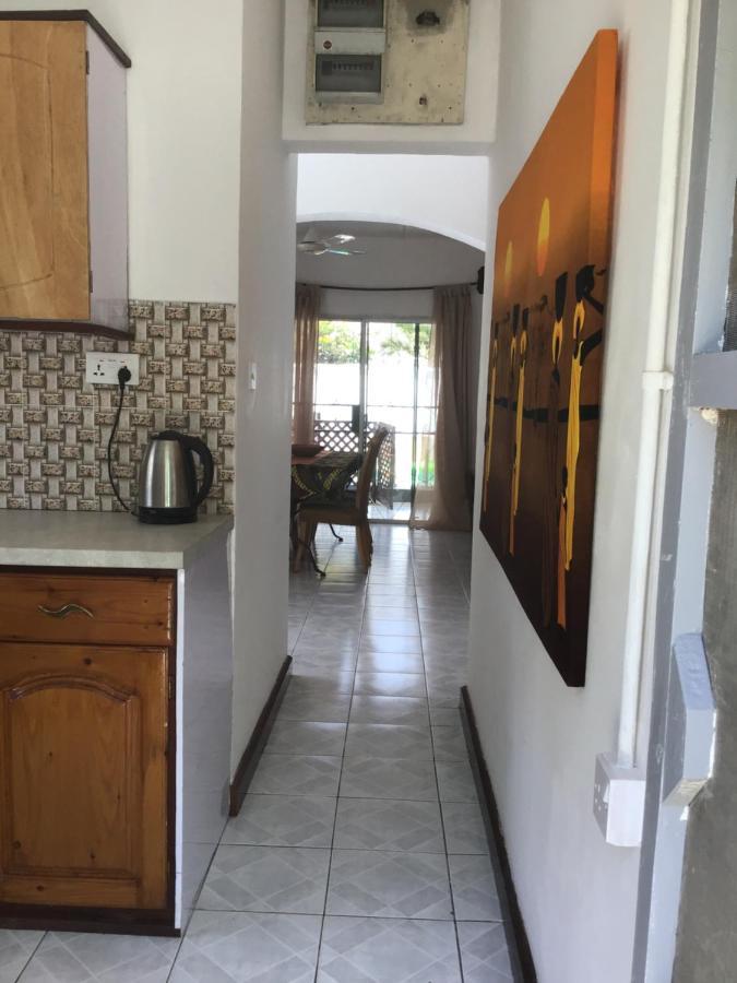 Anns Guesthouse Bakaugambia 外观 照片