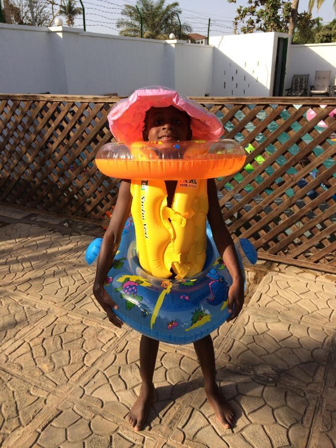 Anns Guesthouse Bakaugambia 外观 照片