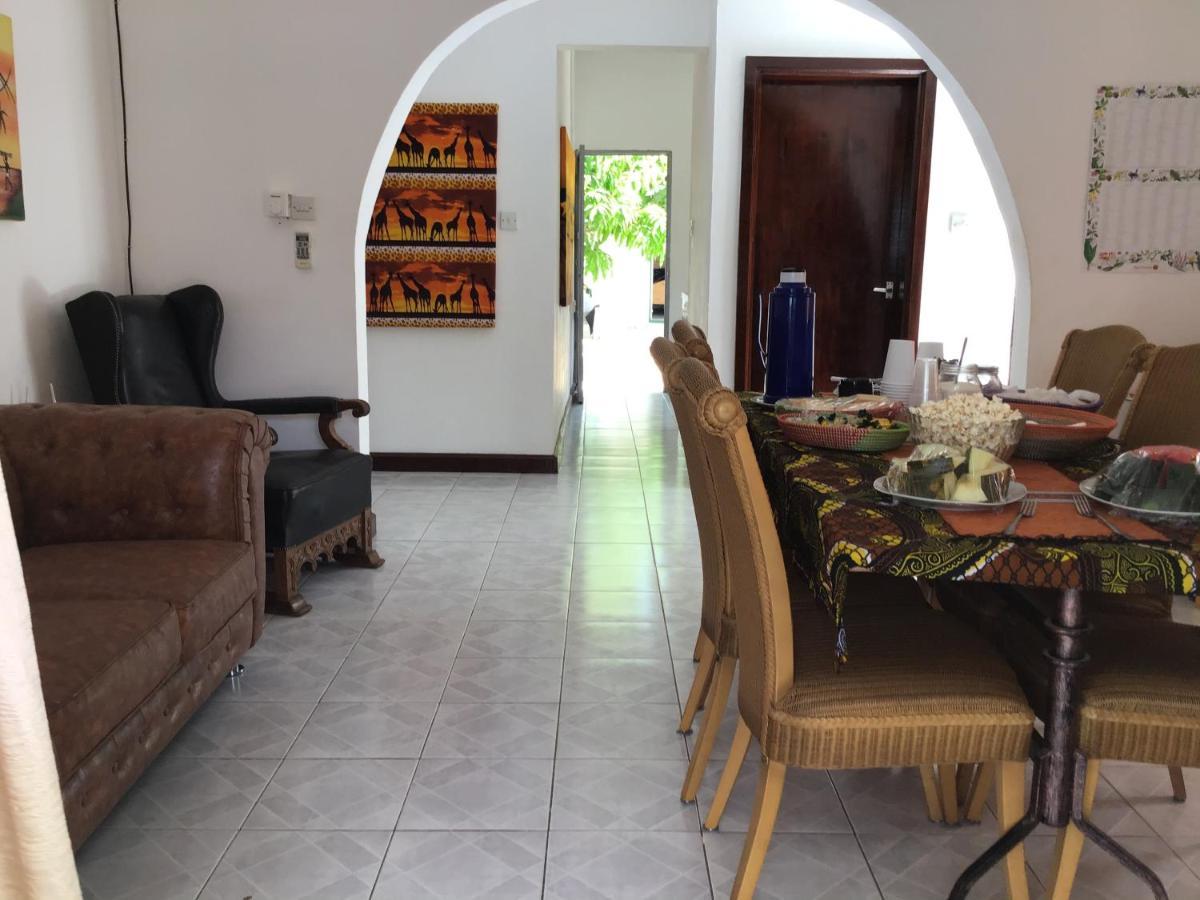 Anns Guesthouse Bakaugambia 外观 照片