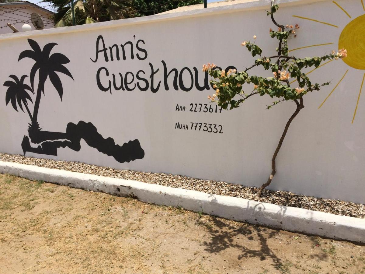 Anns Guesthouse Bakaugambia 外观 照片